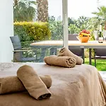 Alcazaba Lagoon With Private Beach, Pools, Gym, Sauna, Hot Tub & Fully Equipped Kitchen * Casares