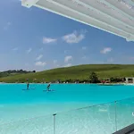 Alcazaba Lagoon With Private Beach, Pools, Gym, Sauna, Hot Tub & Fully Equipped Kitchen Apartamento