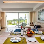 Alcazaba Lagoon With Private Beach, Pools, Gym, Sauna, Hot Tub & Fully Equipped Kitchen