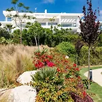 Alcazaba Lagoon With Private Beach, Pools, Gym, Sauna, Hot Tub & Fully Equipped Kitchen Apartamento Casares