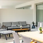Apartamento Alcazaba Lagoon With Private Beach, Pools, Gym, Sauna, Hot Tub & Fully Equipped Kitchen Casares