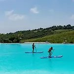 Alcazaba Lagoon With Private Beach, Pools, Gym, Sauna, Hot Tub & Fully Equipped Kitchen Apartamento Casares