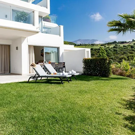 Apartment Alcazaba Lagoon With Private Beach, Pools, Gym, Sauna, Hot Tub & Fully Equipped Kitchen