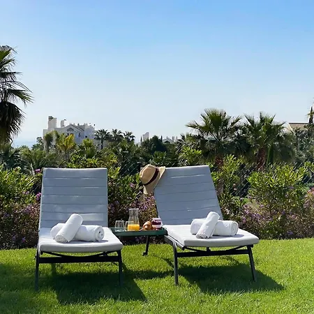 Alcazaba Lagoon With Private Beach, Pools, Gym, Sauna, Hot Tub & Fully Equipped Kitchen Apartment Casares