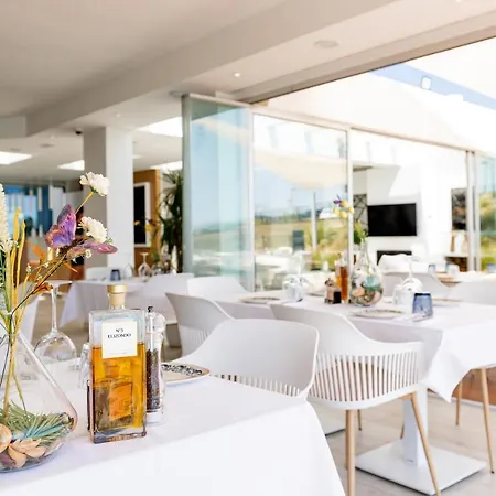 Apartment Alcazaba Lagoon With Private Beach, Pools, Gym, Sauna, Hot Tub & Fully Equipped Kitchen *