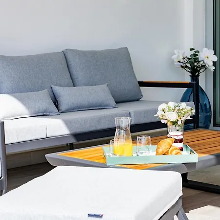 Alcazaba Lagoon With Private Beach, Pools, Gym, Sauna, Hot Tub & Fully Equipped Kitchen Apartment