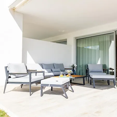 Alcazaba Lagoon With Private Beach, Pools, Gym, Sauna, Hot Tub & Fully Equipped Kitchen Apartment