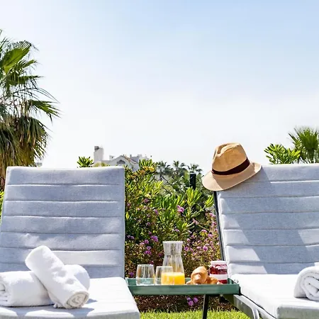 Alcazaba Lagoon With Private Beach, Pools, Gym, Sauna, Hot Tub & Fully Equipped Kitchen Apartment *