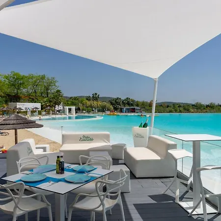 Alcazaba Lagoon With Private Beach, Pools, Gym, Sauna, Hot Tub & Fully Equipped Kitchen Apartment *