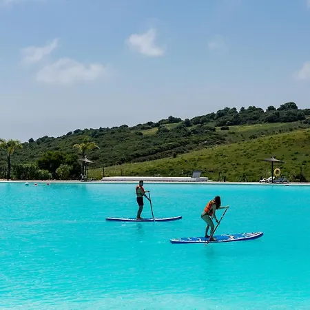 Alcazaba Lagoon With Private Beach, Pools, Gym, Sauna, Hot Tub & Fully Equipped Kitchen Apartment Casares