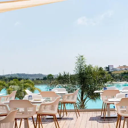 Alcazaba Lagoon With Private Beach, Pools, Gym, Sauna, Hot Tub & Fully Equipped Kitchen Apartment *