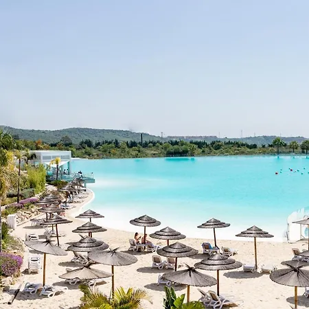 Alcazaba Lagoon With Private Beach, Pools, Gym, Sauna, Hot Tub & Fully Equipped Kitchen Apartment Casares