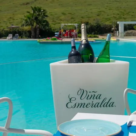 Alcazaba Lagoon With Private Beach, Pools, Gym, Sauna, Hot Tub & Fully Equipped Kitchen