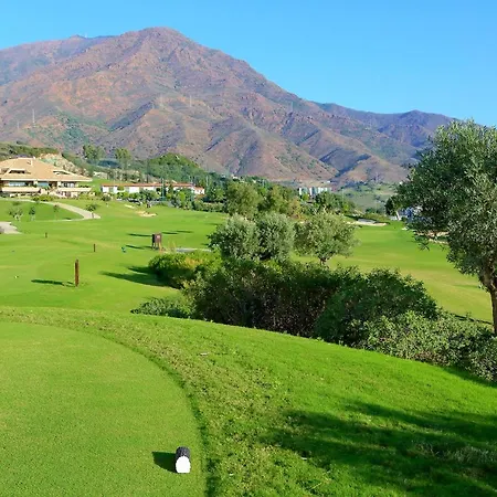 Alcazaba Lagoon With Private Beach, Pools, Gym, Sauna, Hot Tub & Fully Equipped Kitchen Apartment *