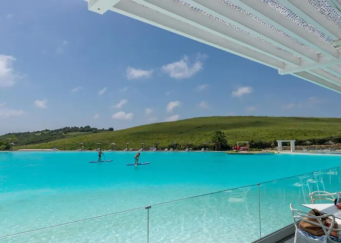 Alcazaba Lagoon With Private Beach, Pools, Gym, Sauna, Hot Tub & Fully Equipped Kitchen شقة