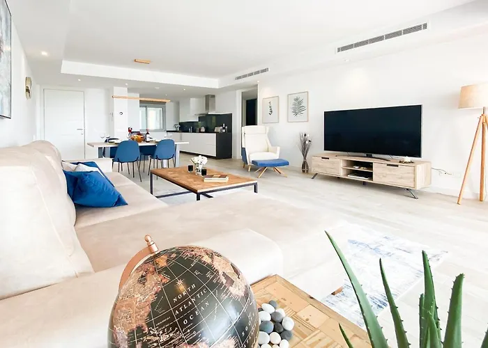 شقة Alcazaba Lagoon With Private Beach, Pools, Gym, Sauna, Hot Tub & Fully Equipped Kitchen *