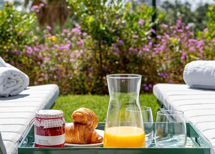 Alcazaba Lagoon With Private Beach, Pools, Gym, Sauna, Hot Tub & Fully Equipped Kitchen شقة