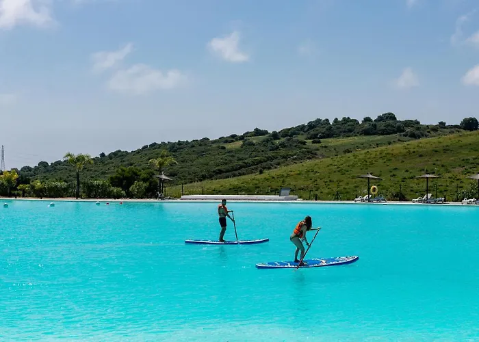 Alcazaba Lagoon With Private Beach, Pools, Gym, Sauna, Hot Tub & Fully Equipped Kitchen شقة كاساريس